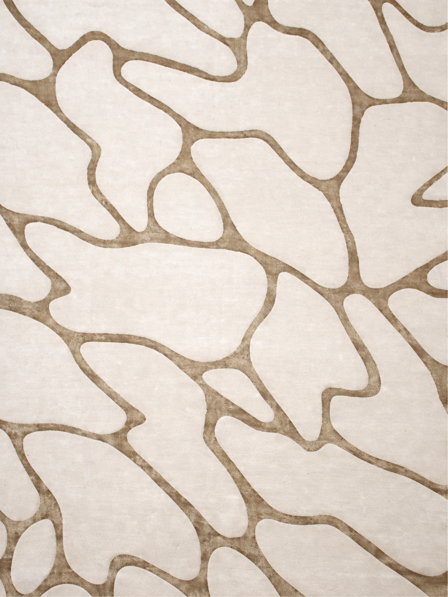 Beige designmatta med organiskt mönster i bruna toner – modern och dekorativ matta.